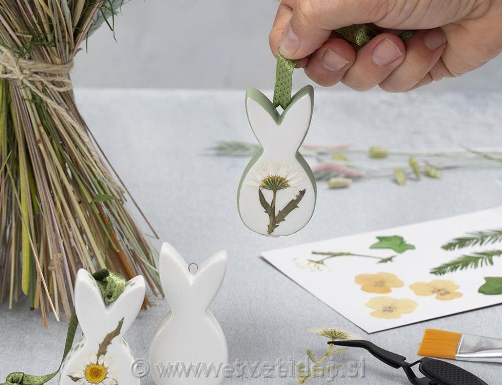 Velikonočni viseči porcelanasti zajčki s suhim cvetjem