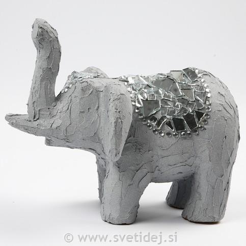 Slon velik, 15 cm