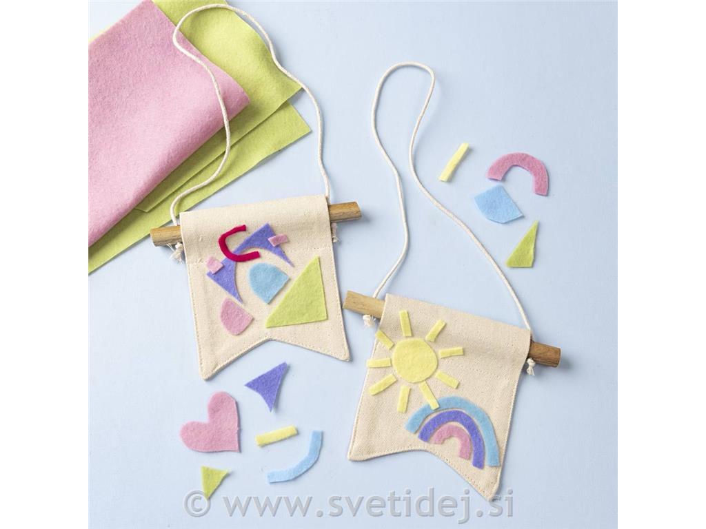 Majhen stenski transparent,