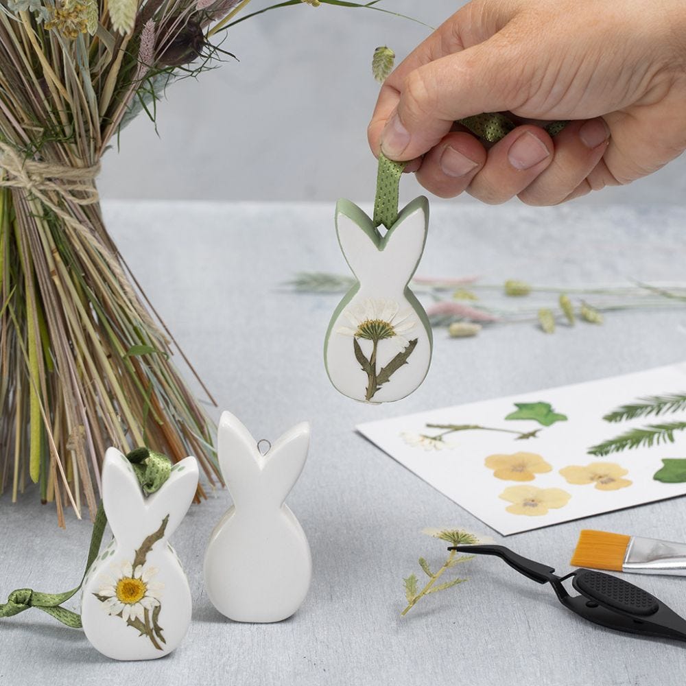 Velikonočni viseči porcelanasti zajčki s suhim cvetjem